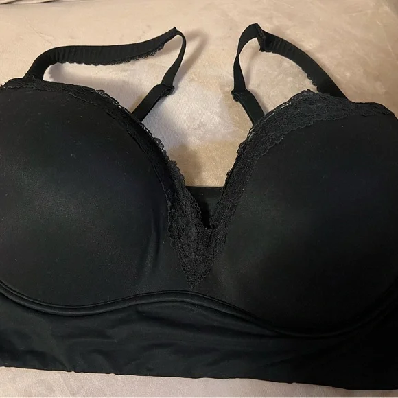 Victoria’s Secret Body By Victoria Lined Wire Padded W/ Black Lace - Black 38DD - Picture 1 of 3